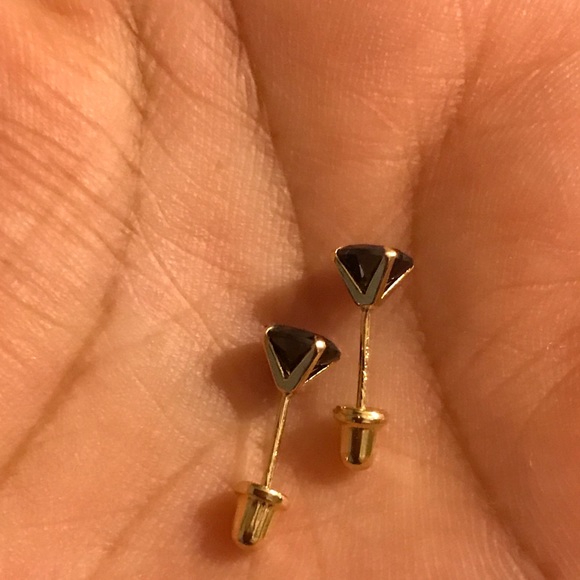 14k Yellow Gold Black Stone Earrings w Screw Back - Picture 3 of 4